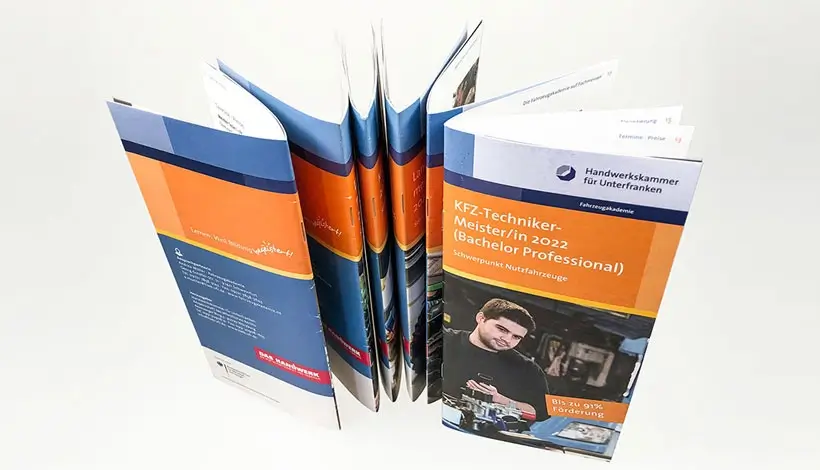 Faltflyer für HWK besteht aus 16 Seiten